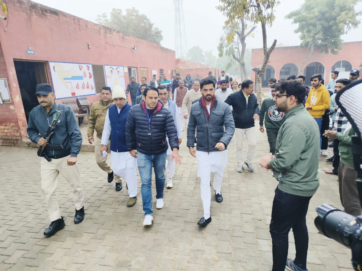 bbhavyabishnoi's tweet image. बालसमन्द गवर्नमेंट कॉलेज में छात्र-छात्राओं से रूबरू हुआ एवं उनकी समस्याएं सुनी। बालसमंद में जल्द शुरू होने वाले चौ. भजनलाल कॉलेज निर्माण के साथ-साथ अन्य कार्यों की जानकारी दी।

#आदमपुर #Adampur