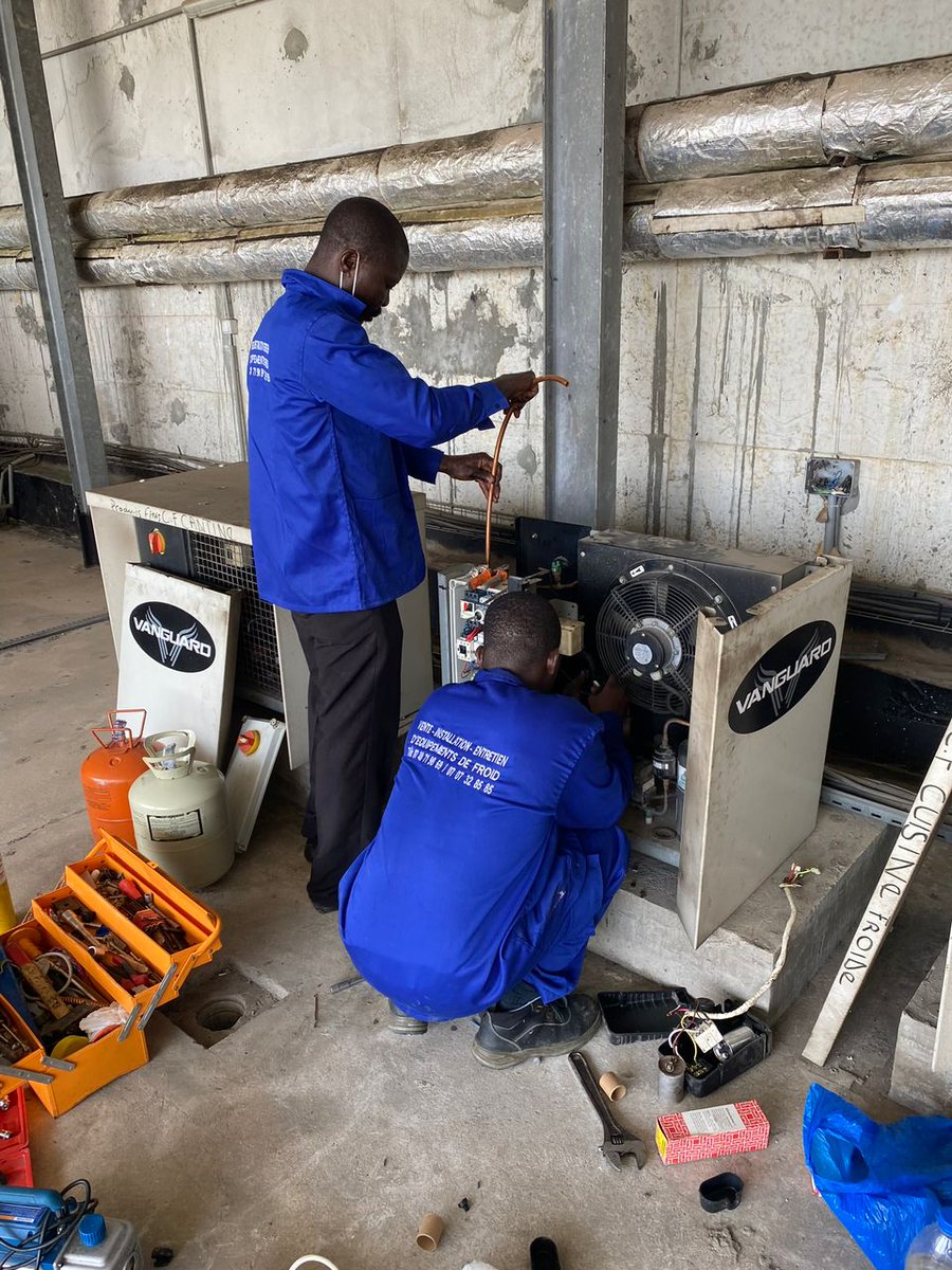 GadeauInnova's tweet photo. Nous proposons nos services dans le domaine du froid❄️(réparation-entretien-installation).
Nous mettons à disposition une equipe de professionnels pour l'entretien de vos climatiseurs. https://t.co/k8cYaGQ5QP