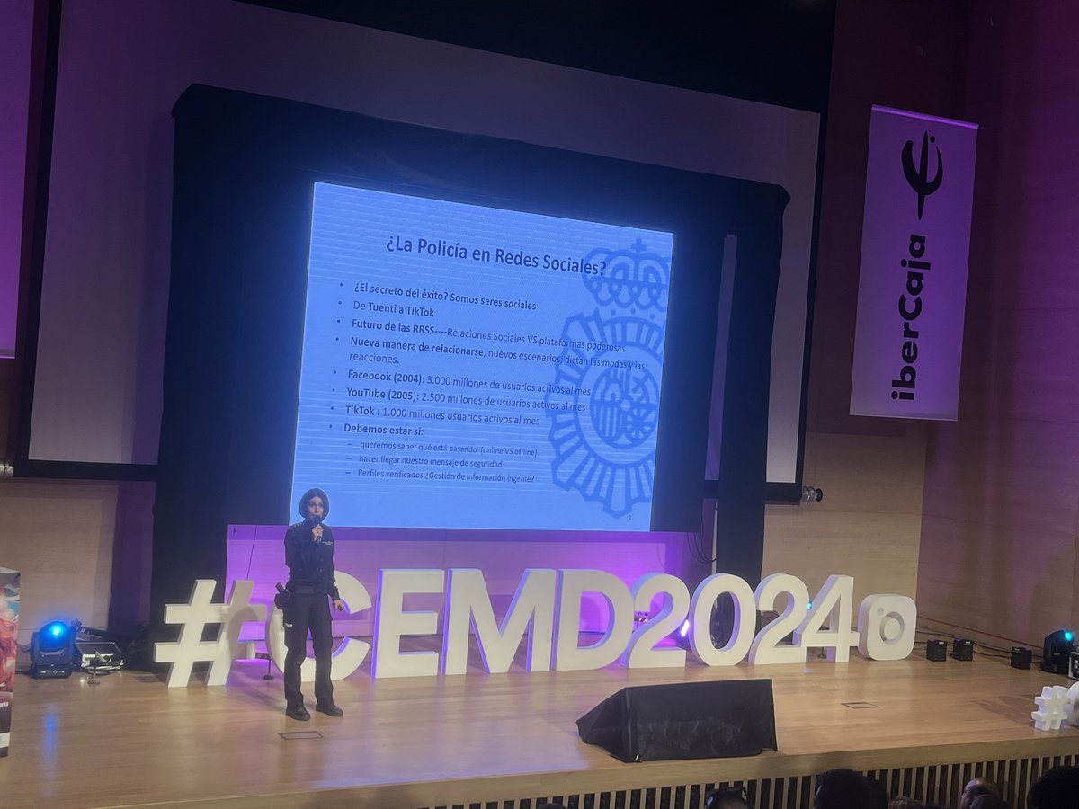 ¿La policia nacional <a href="/Policianacional/">Policía Nacional</a> en RRSS? Pues siii, y nos lo cuenta <a href="/LauraGaraboa/">LauraG</a> en el <a href="/CEMKTD/">Congreso Extremeño de Marketing Digital⚡️CEMD2024</a> #CEMD2024