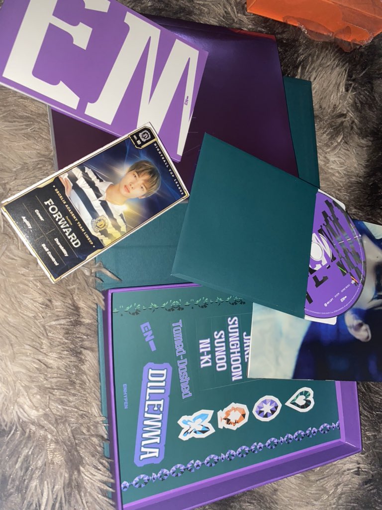 ksunooshii's tweet photo. ✦ . . wts | lfb | ph

 ⌗ selling unsealed official dimension:dilemma scylla version
     ╰ ₱250

-onhand &amp; mint condi 
-complete inclus except pcs
-rfs: need funds 

mop: gcash
mod: j&amp;t

𓂋  reply/dm if inch! ♡

🏷️:bns enhypen d:d dimension dilemma scylla 
#ddeonutsells https://t.co/qMploqqgFM
