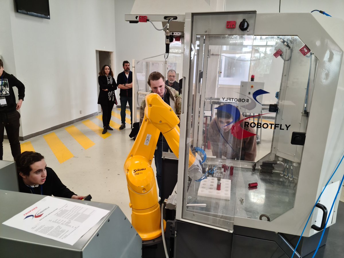 lyc_Eucalyptus's tweet photo. Trophée #RobotFly
Lorenzo, Jeremy et Matheo (en #BTS #Electrotechnique) se sont qualifiés pour la finale internationale après une journée d’épreuves au lycée Chiris de #Grasse👏

@AcademieNice @RegionAcPaca #groupeclaret @staubligroup #campusmecanique74
https://t.co/xctFwxwkt3 https://t.co/zMda8jFdI9
