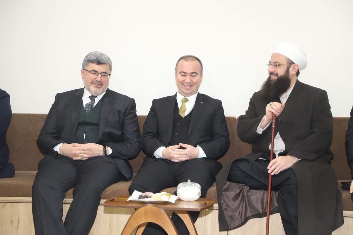 AkGenclikAfyon's tweet photo. Belediye Başkan Adayımız Hüseyin Ceylan Uluçay,Bakanımız Veysel Eroğlu,Milletvekillerimiz Ali Özkaya,Hasan Arslan,İl Başkanımız Hüseyin Menteş,Başkanımız Ethem Karahan ve teşkilatımız,Sıla Derneği’ni ziyaret etti

Misafirperverliklerinden dolayı dernek yönetimine teşekkür ederiz. https://t.co/ag5BAvYYA1