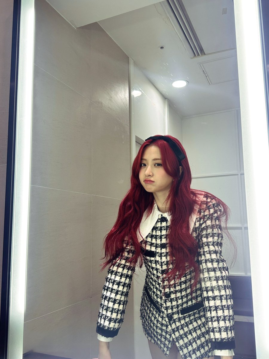 IM_LESSERAFIM's tweet image. 스페셜 은행장 체리윤진 🍒💸
재밌었다!
#LE_SSERAFIM #르세라핌 #HUHYUNJIN #허윤진