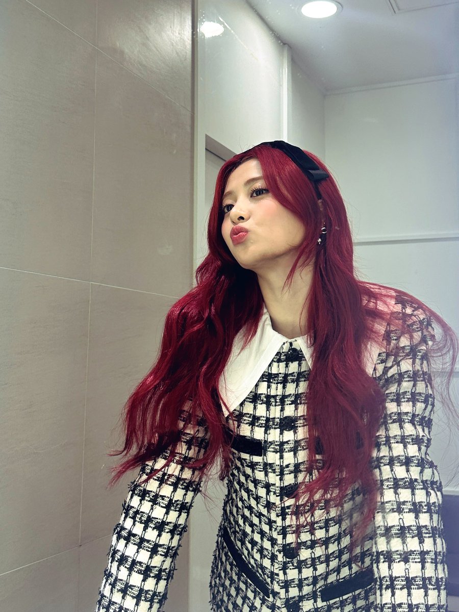 IM_LESSERAFIM's tweet image. 스페셜 은행장 체리윤진 🍒💸
재밌었다!
#LE_SSERAFIM #르세라핌 #HUHYUNJIN #허윤진