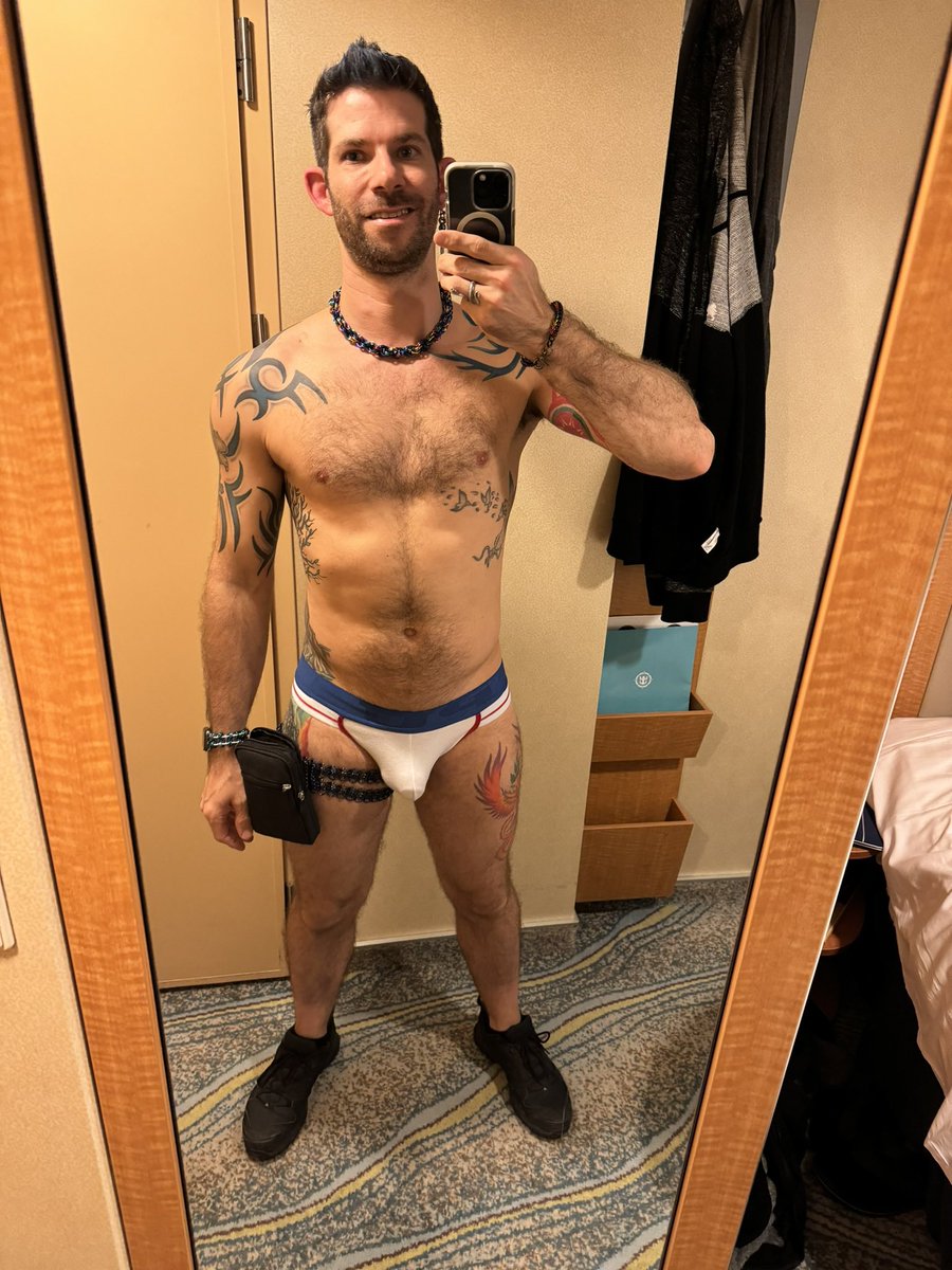 ShirtlessGuy88's tweet photo. https://t.co/D6xJmV7NiA