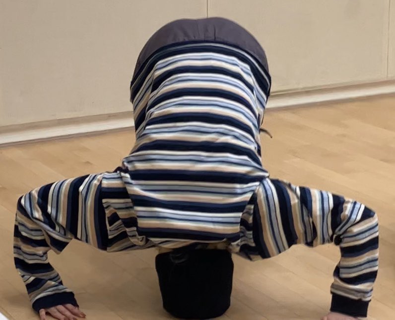 아나야 생일축하한다 케이크많이 먹으라고 생일 선물로 포크 보낸다. ㅋㅋㅋㅋㅋㅋㅋㅋㅋㅋ 밥 잘먹고 검은 머리 자라렴

#사랑러운_지아나_생일이쟈나 #YOUNGPOSSE #정선혜 #SUNHYE #지아나 #JIANA