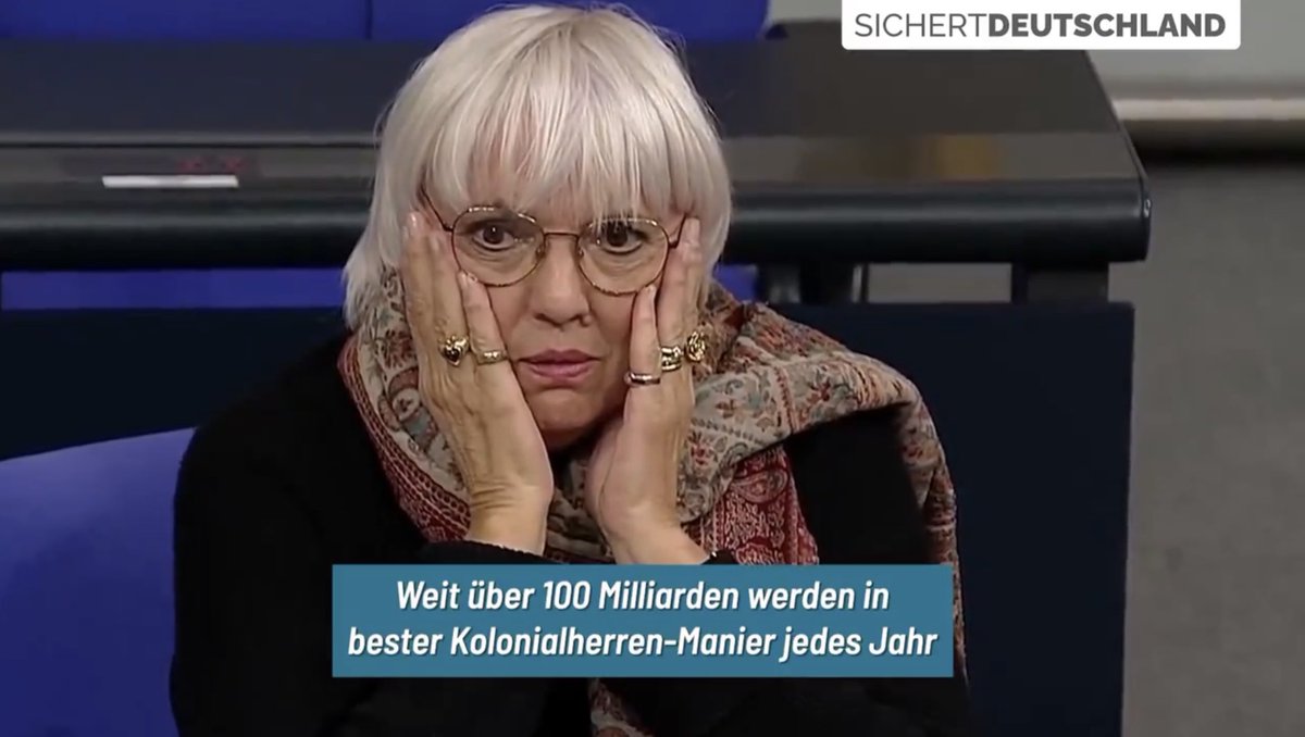marielibertaer's tweet photo. @Martin_Sichert Wie man sieht hat sie auch reichlich Steuergeld in Gold angelegt und trägt den Protz öffentlich zur Schau. #ArrestRoth https://t.co/dwA9mqMnyC