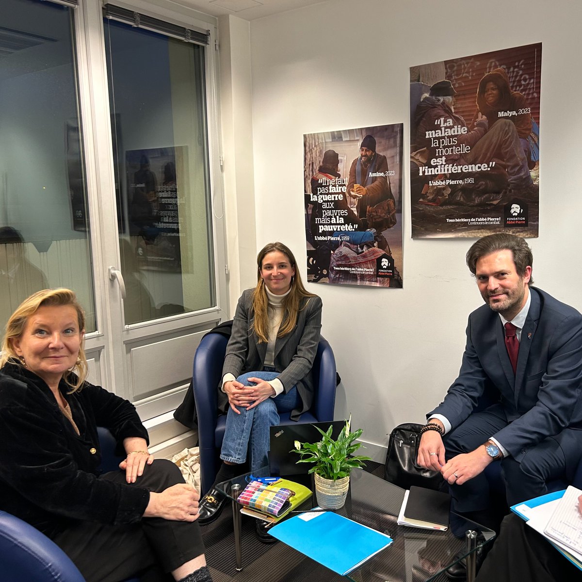 Délégation interministérielle contre la pauvreté (@delegpauvrete) on Twitter photo Hier, la DIPLP a échangé avec <a href="/communauteLESE/">Les entreprises s’engagent</a> sur l'enjeu majeur que représente la mobilisation des entreprises dans la lutte contre la pauvreté.
Nous nous sommes accordés pour travailler ensemble sur le sujet prioritaire des travailleurs pauvres.
#PacteDesSolidarités Hier, la DIPLP a échangé avec <a href="/communauteLESE/">Les entreprises s’engagent</a> sur l'enjeu majeur que représente la mobilisation des entreprises dans la lutte contre la pauvreté.
Nous nous sommes accordés pour travailler ensemble sur le sujet prioritaire des travailleurs pauvres.
#PacteDesSolidarités