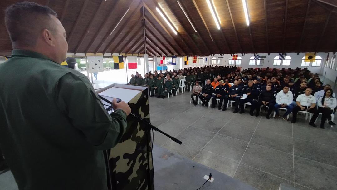 #AsíLoDijo || GJ <a href="/dhernandezlarez/">GJ. Domingo Hernández Lárez</a> La #FANB y #OSC unidos en cada territorio, bajo el principio de la unidad de comando, con su liderazgo y sus planes actualizados !
#IntegrarEsVencer