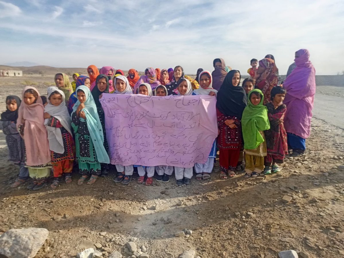 BLC_BSAC's tweet photo. The Primary School Mazarabad, Awaran is closed due to unavailability of teachers where 120 students are enrolled. The students have protested to provide them teachers &amp; other facilities.
We demand the authorities to provide teachers &amp; other facilities.
#BalochLiteracyCampaign https://t.co/oXZJ1AeoLU