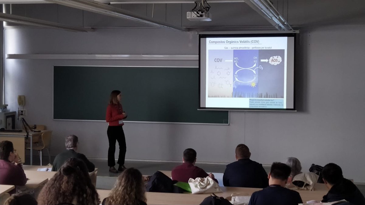 isabeldpalet's tweet photo. Estic molt contenta d’haver pogut presentar part de la meva recerca en català a la #XIIITrobadaSCQ @scqjove @scq_iec @universitatURV #quimica #mediambient #ambiental https://t.co/6xV24mhcrZ