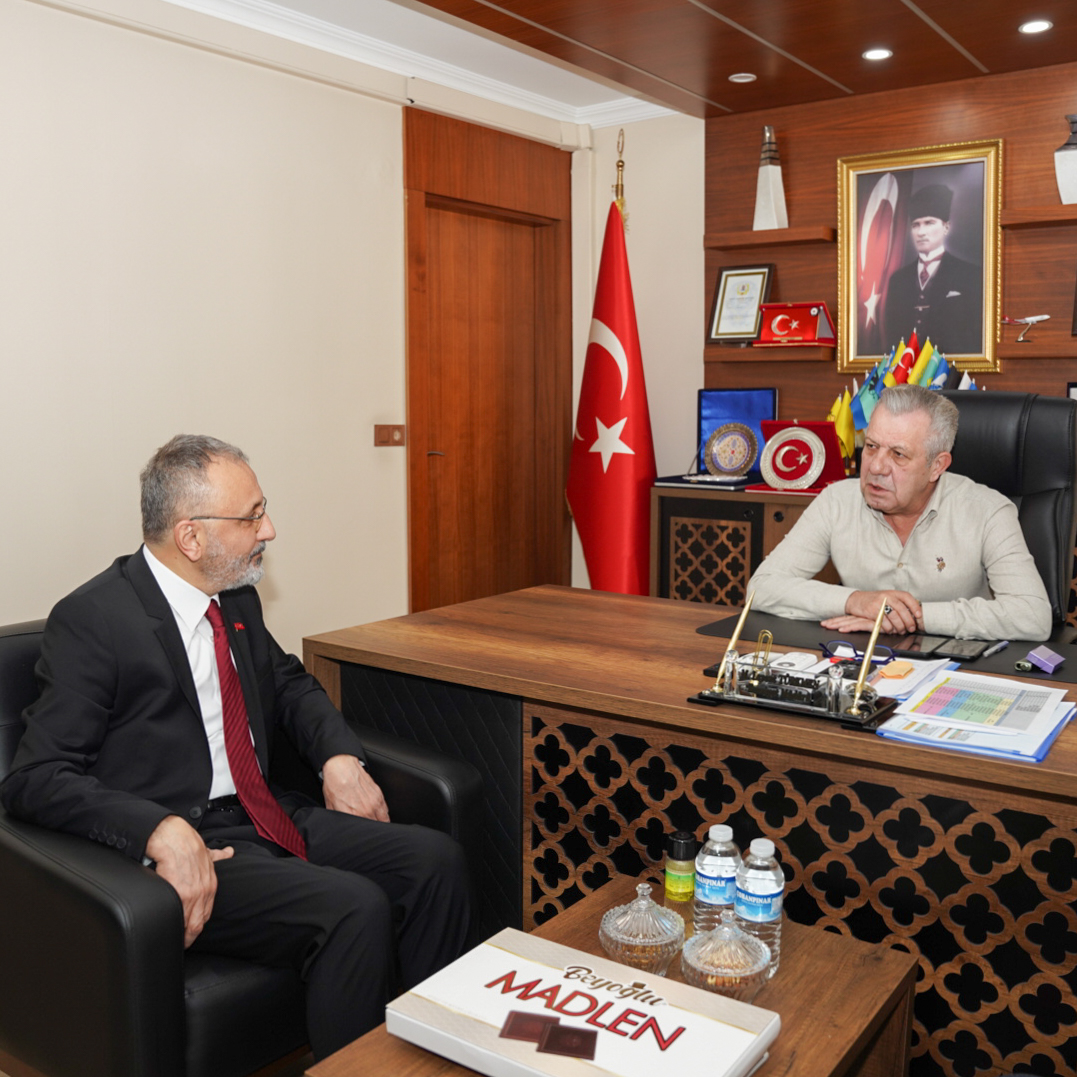 Eyüpsultan İlçe Emniyet Müdürü Sayın Levent Türkmen’i ziyaret ettik.

Kıymetli Müdürümüze ilçenin güvenliğiyle ilgili çalışmalarında başarılar ve kolaylıklar diledik.

Nazik ev sahipliği için Sayın Levent Türkmen’e teşekkür ederim.

#VaktiGeldiEyüpsultan #Eyüpsultan