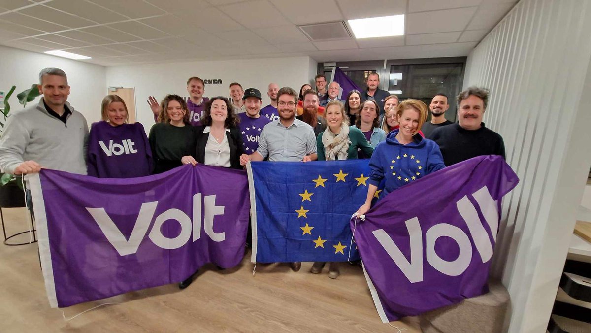 LKlestincova's tweet photo. Pridajte sa a strávte príjemný večer s kandidátmi @VoltSlovakia, ktorí budú kandidovať do @EUElection2024 🇪🇺 Vidíme sa!🙂
🗓️ Dátum: 3.2.2024
🕐Čas: 18:30 - 21:00
📍 Miesto konania: Snack Bar Mecheche
#VoltSlovakia #Euroelection #VoltSK24 https://t.co/1l23ZRFO7X