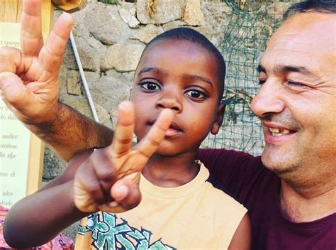 C'è un intero popolo di #SINISTRA che vuole impegnarsi e  tornare a scrivere una nuova storia collettiva fatta di #diritti,di  benessere diffuso e di #umanità e a cui bisogna, insieme dare gli  strumenti per essere rappresentata
Uniamoci
benincomune.weebly.com/blog/mimmoluca… <a href="/ilmanifesto/">il manifesto</a> pag 9