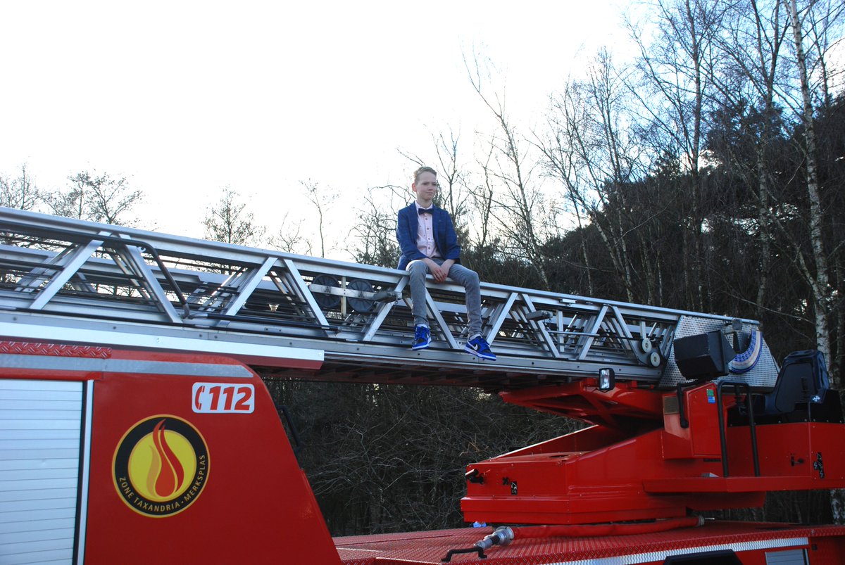 Wil je jouw zoon of dochter ook zo laten stralen? Op zaterdag 16/03/2024 kan je tussen 9u30 en 16u00 communie- of lentefeestfoto's komen maken op het voormalige militair domein in Weelde-Statie. Meer info via hvztaxandria.be <a href="/BVV_Info/">BVV</a> <a href="/PZRegioTurnhout/">PolitieRegioTurnhout</a>