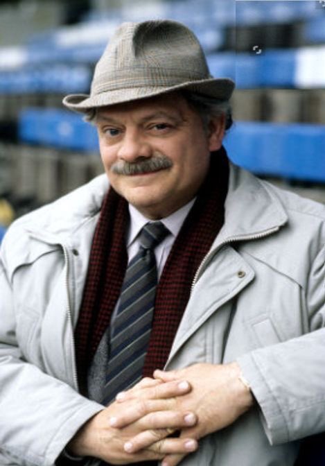 Kitten2402's tweet image. Happy Birthday Sir David 🎉🥃🍰 #DavidJason