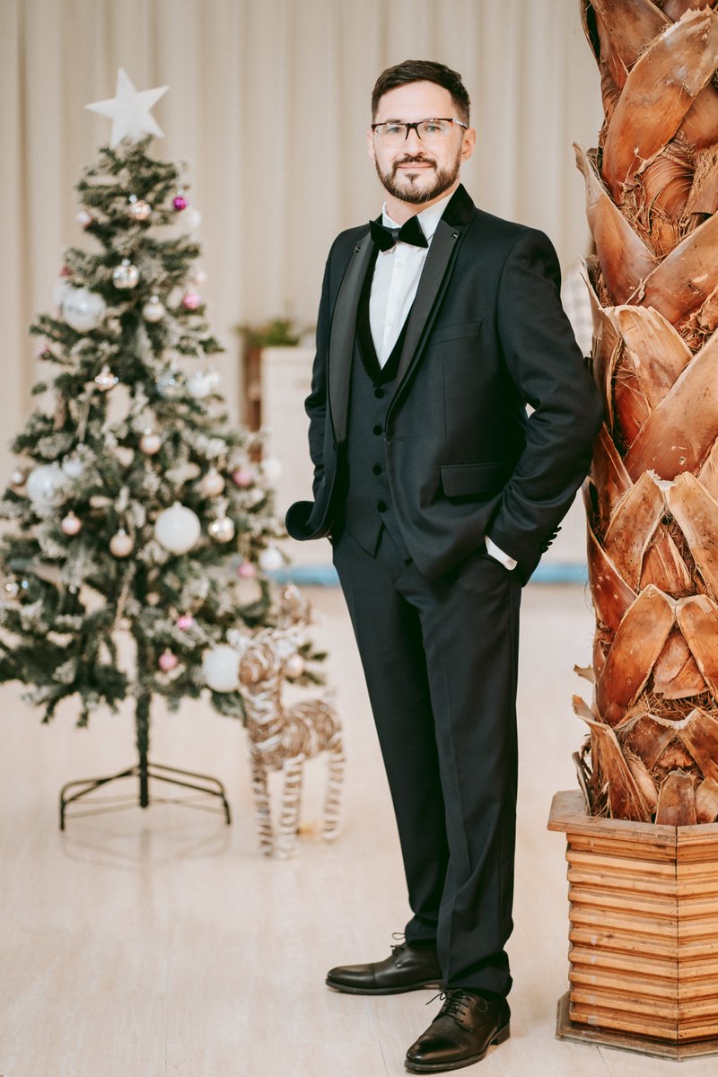 Colaboraciones Vertize Gala. Fotografía y vídeo: @leodavinciweddings - Trajes: <a href="/vertizegala/">Vertize Gala</a> - Organización y coordinación: @laperfectaprometida @clubdeweddingplanner - Espacio: @bodaselmirador - Maquillaje y peluquería:  EQUIPO SÍLVIA MARTINA @silviamartinaeventos