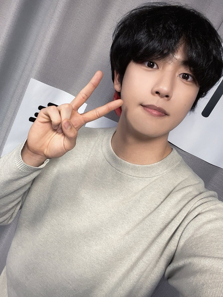 GoldenChild's tweet photo. [📸] 240202 #HAPPYJIBEOMDAY

🎉HAPPY JIBEOM DAY🐯🎉
하루 일찍 찾아온 겨울아이 지범이❄
골드니스 모두 고마워요 따뜻한 밤 되세요💝

#GoldenChild #골든차일드 #GNCD
#김지범 #KIMJIBEOM #해피지범데이 https://t.co/cl6MGlvysf