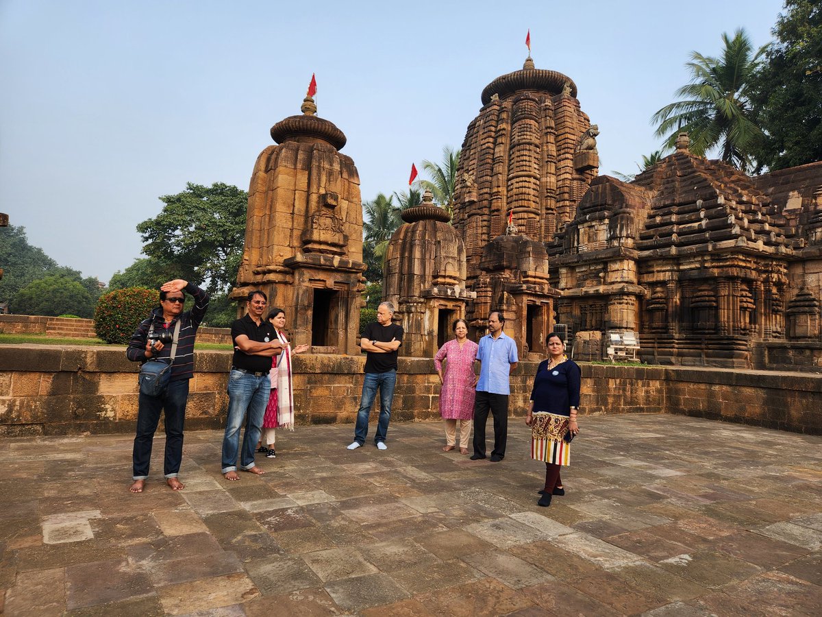 In the 12th century, Jayadev penned Gita Govinda, celebrating Krishna and Radha's love. Centuries earlier, Odia sculptures etched romantic tales on stones for Bhubaneswar's temples. Today, city folks explored these stories with Odisha Walks. @odisha_tourism @otdcltd