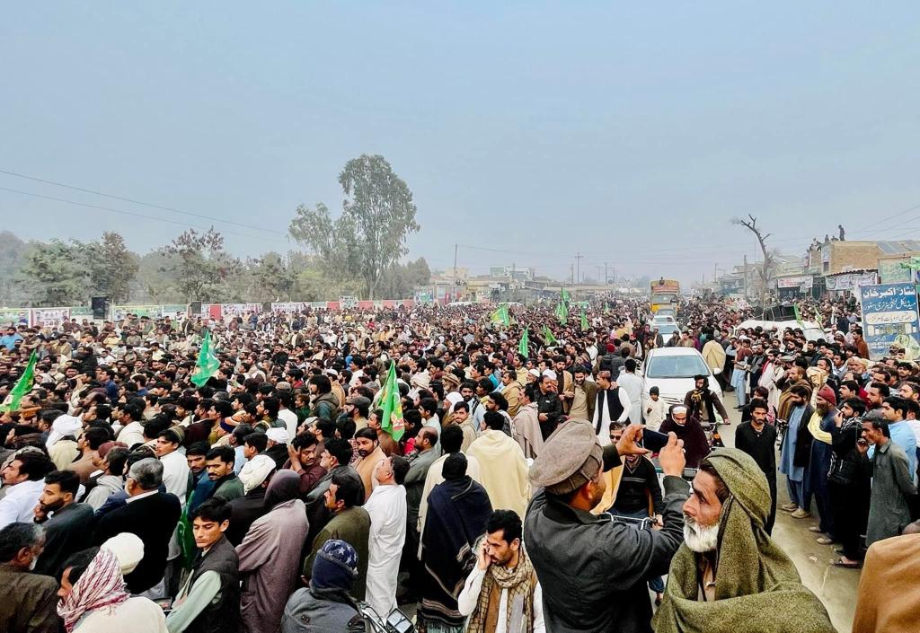 PMLNPunjabPk's tweet photo. انتخابی مہم کوٹ ادو!

پاکستان مسلم لیگ (ن) کے امیدوار برائے قومی اسمبلی NA-179 ملک غلام قاسم ہنجرا اور امیدوار برائے پنجاب اسمبلی PP-276 سردار امجد عباس چانڈیہ کی الیکشن مہم۔

کوٹ ادو نے بھی شیررر کے حق میں فیصلہ سنا دیا۔ https://t.co/mv30d0ZcbC