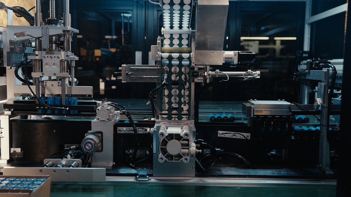 GenbyteTech's tweet photo. Dive into the future of #energy with #Genbyte, where innovation meets #Sustainability! 🌍Our #energystorage production line is a testament to efficiency, crafting cutting-edge solutions that redefine the renewable energy landscape💡. Join us in the journey towards a greener world https://t.co/HuusdOg4wI