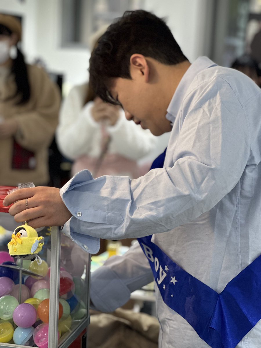 오늘 #김성현 님이 카페에 방문해주셨습니다. 팬분들이 꾸며주신 사진들 하나하나 봐주시고 팬분들과 좋은 시간 보내고 가셨어요.
감사합니다🐧

#코알라와펭귄의생월파티
#서영택김성현_생월축하해
#퍼스트_페브러리_우리라는_기적