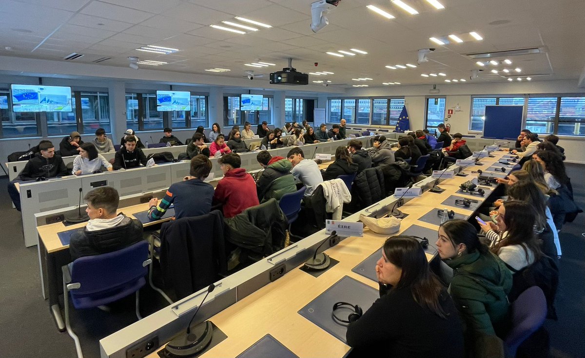 Enpresagintza's tweet image. 🇪🇺 Enpresen Administrazioa eta Zuzendaritza #myGADE graduko 1. mailako (Oñatiko campusa) ikasleek Brusela inguruan igaro dute aste osoa eta, besteak beste, Europako Parlamentua ezagutu dute. 
🔗 ow.ly/bOWN50Qx4aS

#LearningFromReality
#LearningFromFuture