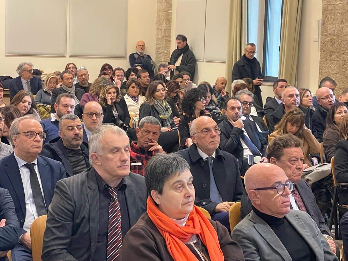 ArpaCalabria's tweet photo. #Arpacal alla riunione #SNPA ad Assisi partecipa al confronto tra le agenzie di protezione ambientale sul tema della crisi del #clima nel ruolo di supporto tecnico e come contributo etico all’esortazione di #PapaFrancesco di agire sulla necessità di proteggere l’ambiente https://t.co/pGMXYjUYJR