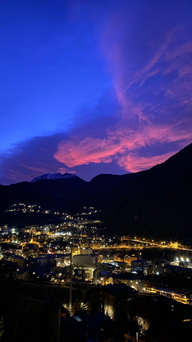 NuriaRegas's tweet photo. Espectacular! #Sensefiltres @MeteoMauri @Meteo_Pyrenees @meteocat https://t.co/vgnXMpnkRY