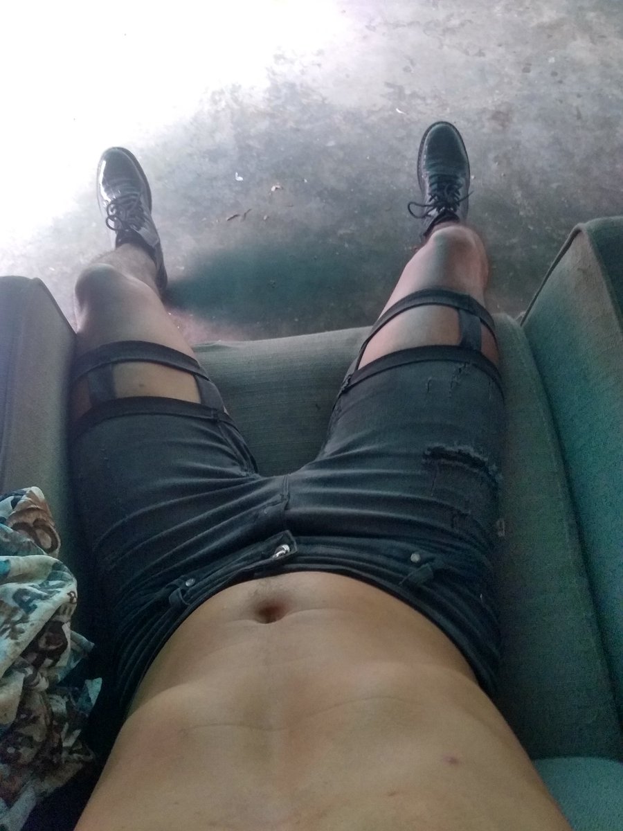 darkundertaker8's tweet photo. Quien se sienta ? 😈😁en la silla e pelo 😏 https://t.co/rq8ucILvrs