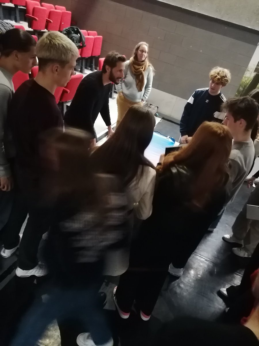 f_spicher's tweet image. L&apos;après-midi a été consacrée à notre atelier &quot;à l&apos;ombre de mon arbre&quot; devant les terms svt. Microclimat, Ecologie et Biodiversité