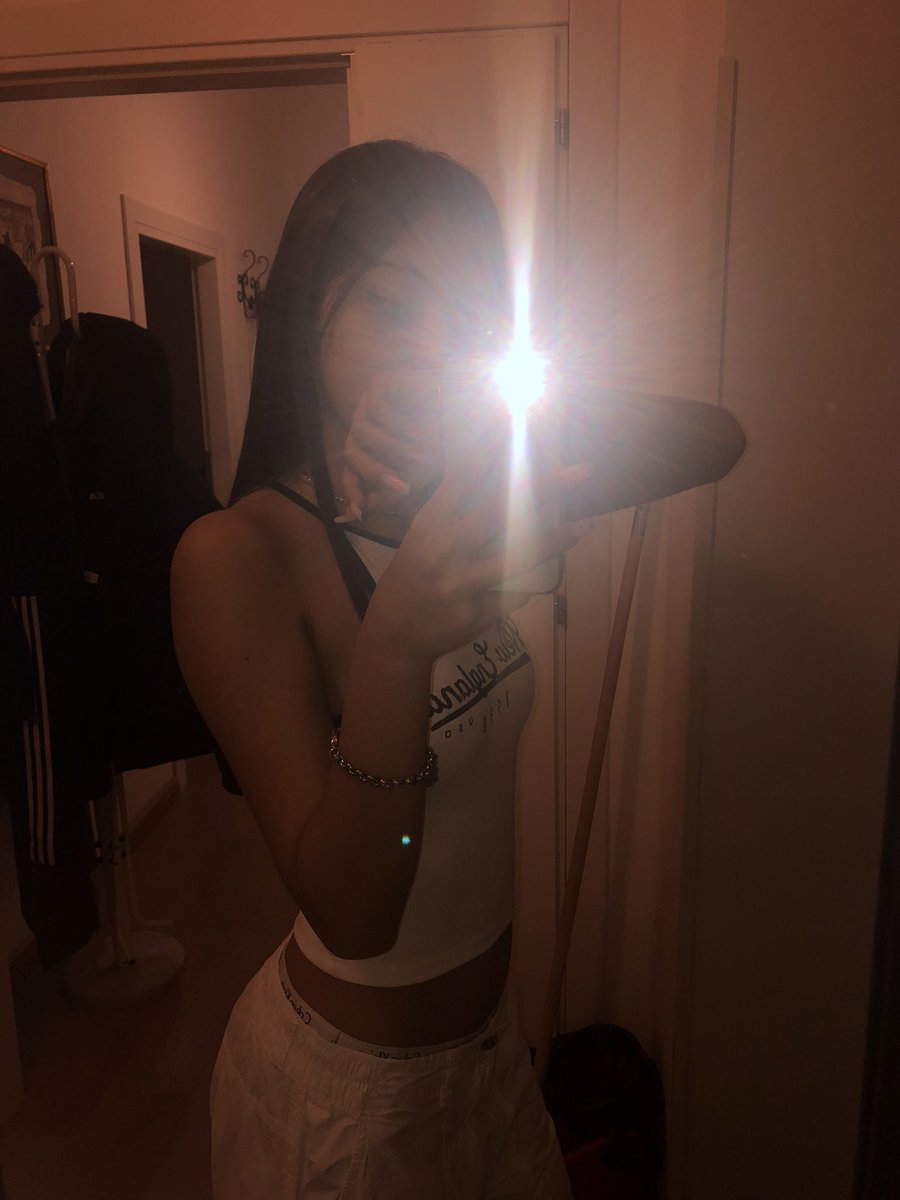 gine_ant's tweet photo. holaa, me llamo Gine y tengo casi 15 años, soy de ecuador pero vivo en italia y estoy obsesionada con miko, la conosco desde el año pasado y mis canciones favoritas son trending y riri, obvio todas, espero un día conocerla😭
ig:g.gine_ pueden escribirme <3
#IntegracionTrapKitty https://t.co/SFfpBIW1KN