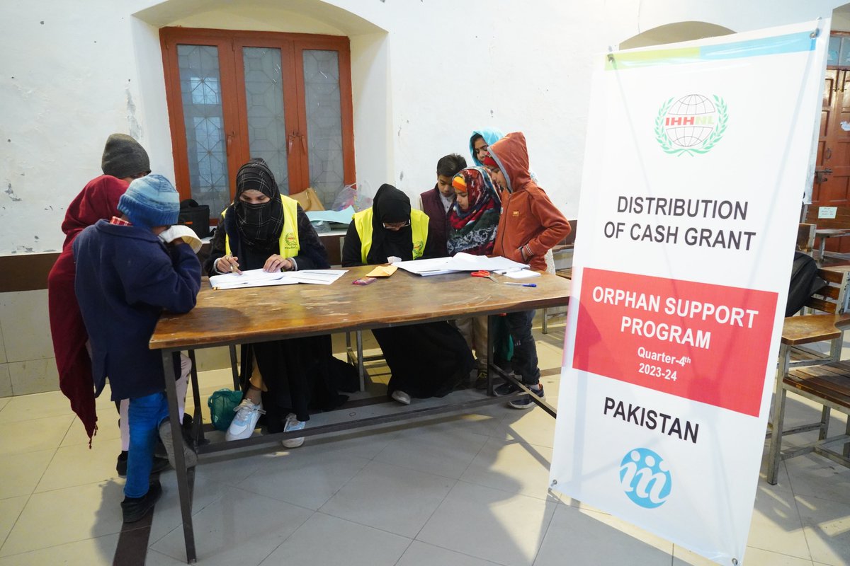HelpInNeed_PK's tweet photo. Through essential cash grants, we are enhancing the standard of living for orphan families  Our engaging Tarbiyah sessions instill positive values and guide the children towards success and fulfillment. Together, we are making a meaningful impact #HelpInNeed #IHHNL #Bahawalpur https://t.co/bmtZHc4eiJ