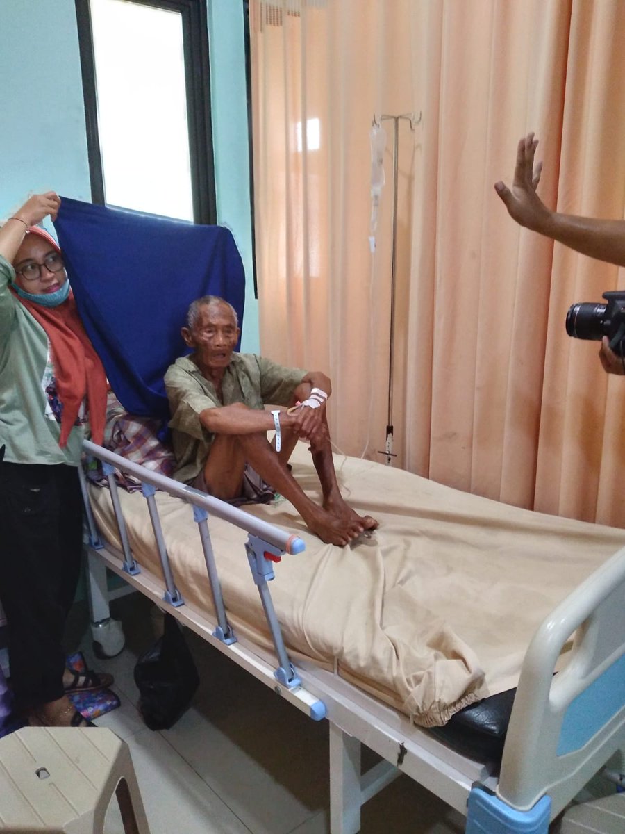 disdukcapil_pml's tweet image. PEREKAMAN KTP-el LANGSUNG ke ruang rawatpasien RSI AL IKHLAS, Jum'at, 2/2/2024 @dukcapil_jateng @Mansur_hidayat_ @PemkabPemalang partisipasi aktif mendukung program UHC  Bupati Pemalang. Semangaaattt!!! #gisa #dukcapil #homevisit #pemalang