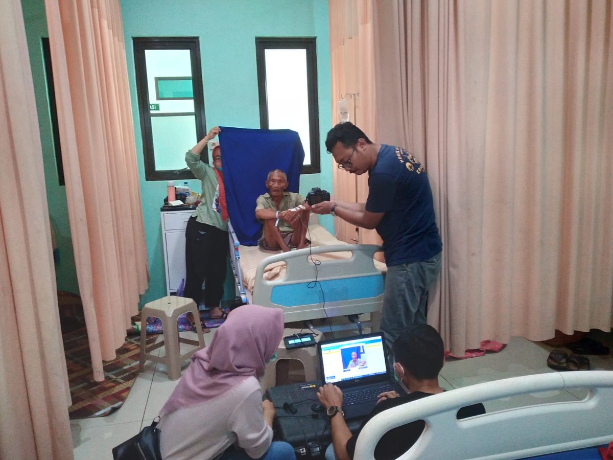 disdukcapil_pml's tweet image. PEREKAMAN KTP-el LANGSUNG ke ruang rawatpasien RSI AL IKHLAS, Jum'at, 2/2/2024 @dukcapil_jateng @Mansur_hidayat_ @PemkabPemalang partisipasi aktif mendukung program UHC  Bupati Pemalang. Semangaaattt!!! #gisa #dukcapil #homevisit #pemalang