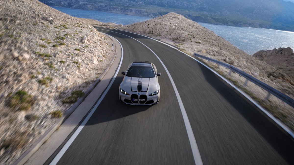 BMW's tweet image. Upgraded power ✔️
Dynamic design elements ✔️
Exclusive style ✔️

Introducing the new BMW M4 Coupé.
#THEM4 #BMWM

The BMW M4 Coupé:
Fuel consumption/100km, CO2 emission/km comb.: 110.0–10.1 l, 230–226 g. According to WLTP, b.mw/Further_Info.