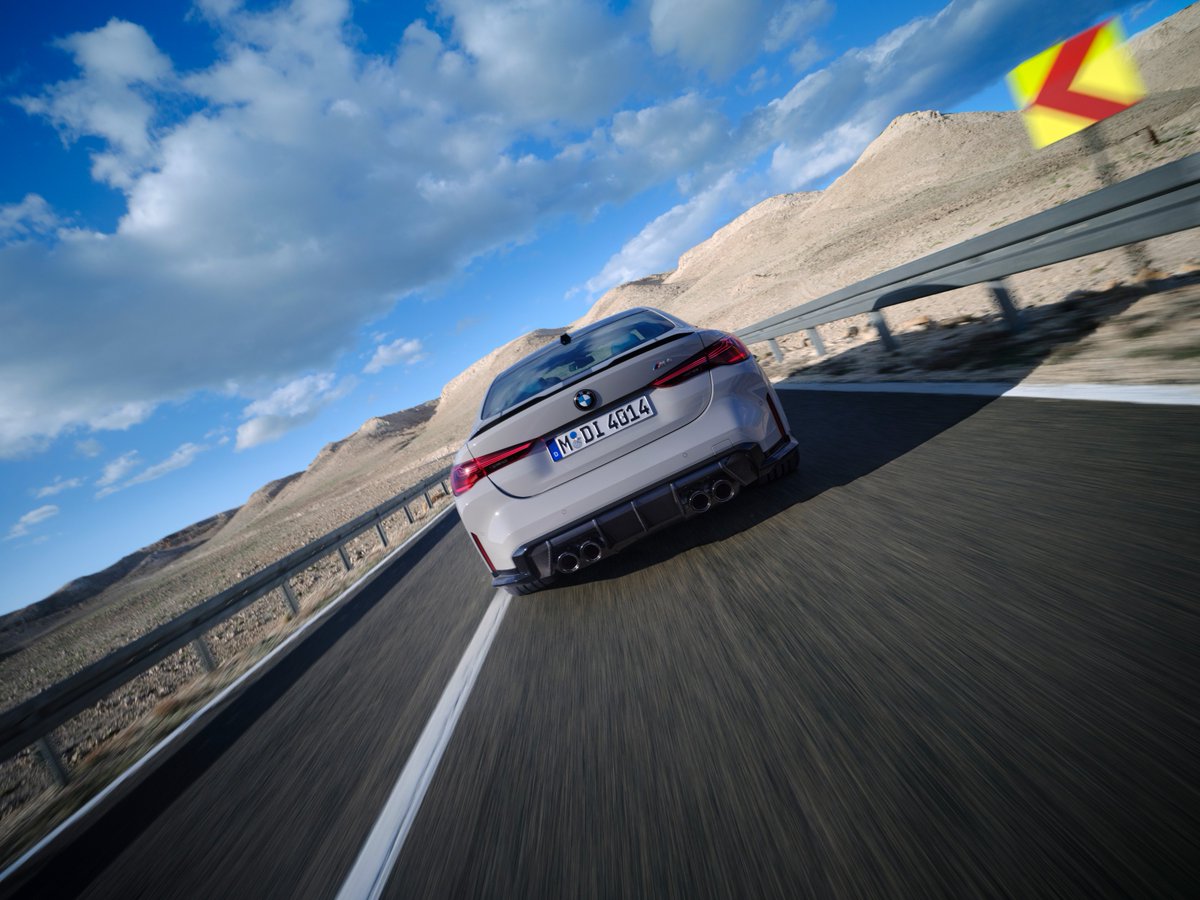 BMW's tweet image. Upgraded power ✔️
Dynamic design elements ✔️
Exclusive style ✔️

Introducing the new BMW M4 Coupé.
#THEM4 #BMWM

The BMW M4 Coupé:
Fuel consumption/100km, CO2 emission/km comb.: 110.0–10.1 l, 230–226 g. According to WLTP, b.mw/Further_Info.