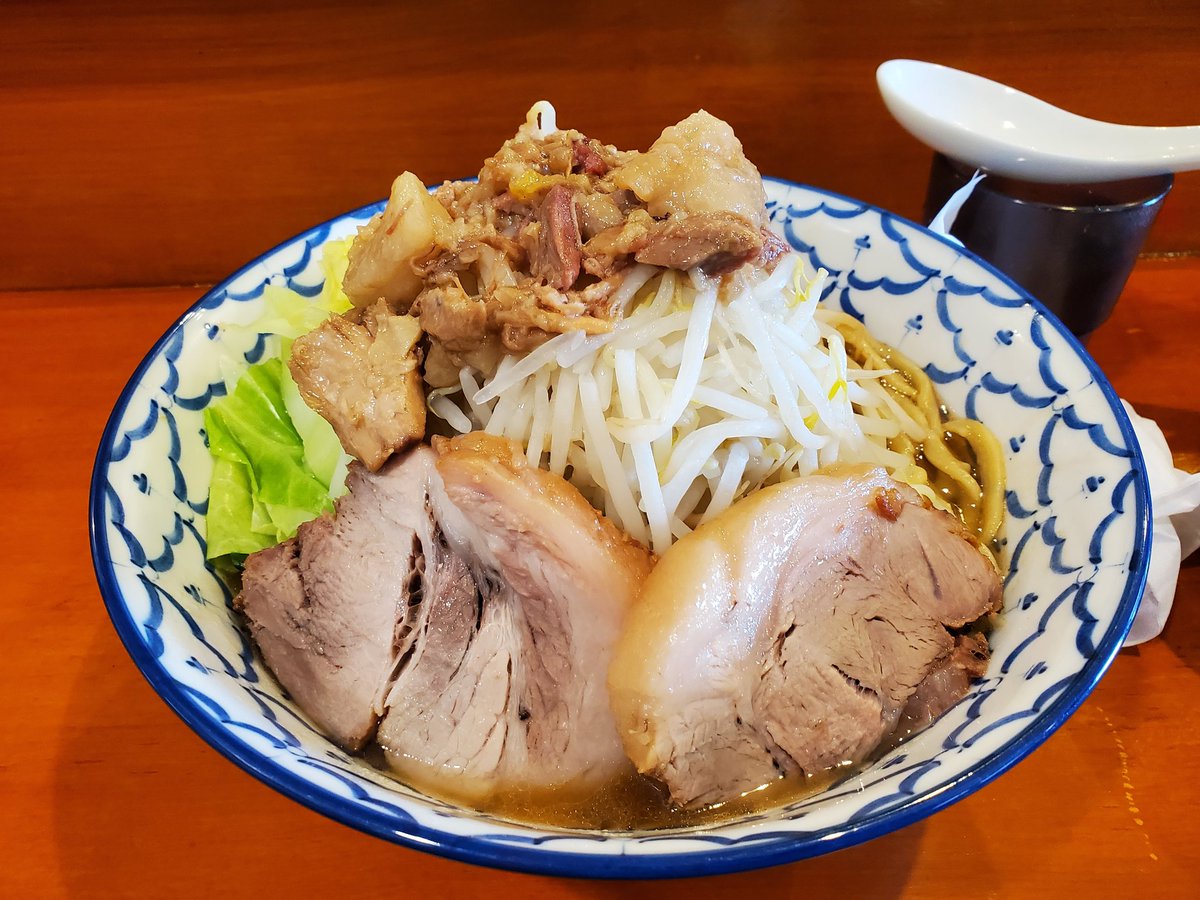 hououmal's tweet photo. (私的評価)
二郎系ラーメンやさしさ部門No.1

ラーメンO

ラーメン大盛
野菜マシ
アブラマシ

ビジュアルの綺麗さ
やさしい味わい

お薦めしたいラーメンです😋

#ラーメン 
#宇都宮 
#ラーメンO https://t.co/nDvsxCyN2r