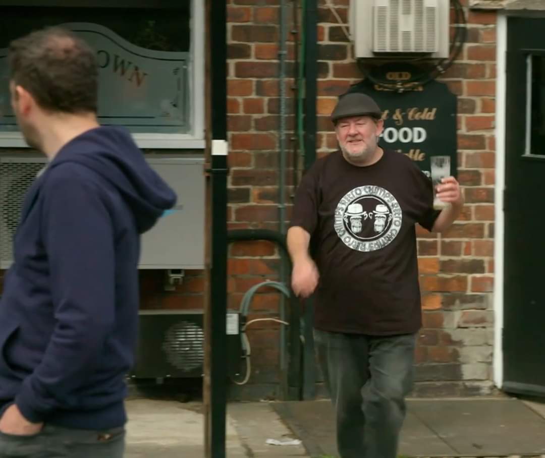 Brilliant to see Johnny rocking a Retro Chimps T-shirt, representing the Chimps while working a digger and almost destroying Mahala 😂 you too could rock a chimps t shirt available at retrochimps.co.uk sorry can't supply a digger 🙈 @JohnnyVegasReal @JVFieldOfDreams