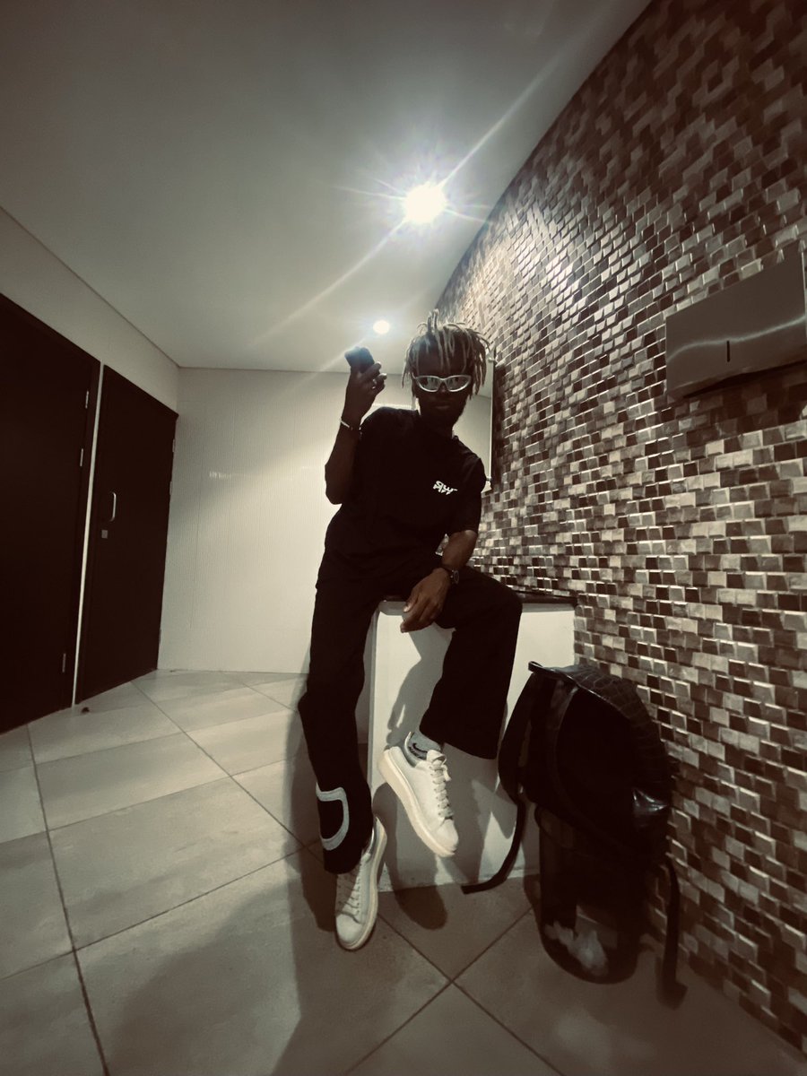 mitepa_precious's tweet photo. A picture is worth a thousand meetings – professionalism in pixels🇲🇼📸
#modelexplora https://t.co/dNSB1WfyW1