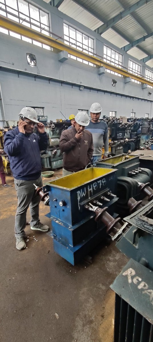 jeworkshopltp's tweet photo. अधिशासी अभियंता विद्युत परीक्षण खण्ड ललितपुर द्वारा विद्युत कार्यशाला केंद्र ललितपुर का निरीक्षण कर परिवर्तकों की गुणवत्ता की जांच की गई।।  @mduppcl @MDDVVNL @DvvnlDirectorT @dvvnlhq @dvvnllalitpur2 @aksharmaBharat @EMofficeUP @UPPCLLKO @Rakeshsbly https://t.co/YIukSfdMwi