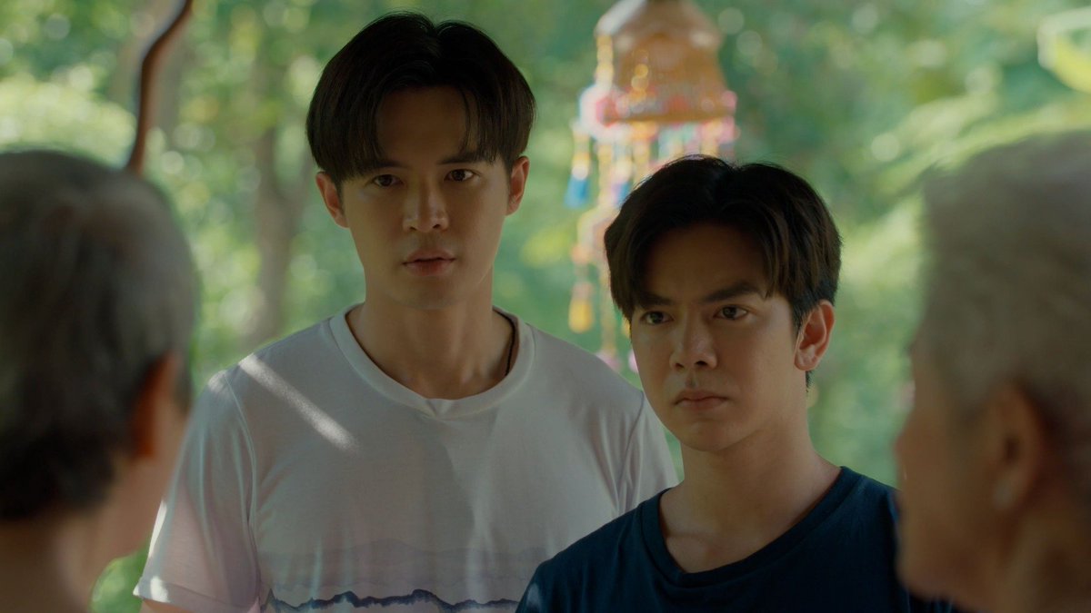 YTheSeriesTH_'s tweet photo. เรื่องย่อ The Sign ลางสังหรณ์ EP.11 "ชโลทรตัวร้าย" วันเสาร์ที่ 3 กุมภาพันธ์ นี้

พญาและธารต้องสืบคดีของคนงานที่ถูกฆ่าด้วยตนเอง แต่มีชโลทรขัดขวางอยู่เบื้องหลังทุกอย่าง และธารก็ได้รู้ความจริงเกี่ยวกับหมอชโลทรที่เคยคิดว่าพญาแต่งเรื่องขึ้น สุดท้ายแล้วธารต้องบอกลาทุกคน ไม่ว่าจะเป็นพญา คุณย่า พี่ใหญ่ เพื่อนร่วมทีม รวมถึงหลวงพ่อ เพราะคิดว่าถ้าทำตามคำสั่งของหมอชโลทรแล้วทุกคนที่ตัวเองรักจะรอดและไม่ต้องตายจากไปเหมือนกับพ่อแม่ของตัวเอง  ทำให้ธารต้องไปอยู่กับหมอชโลทรทั้งที่ไม่ได้รัก

สามารถรับชม "ลางสังหรณ์" (The Sign) ได้ทุกคืนวันเสาร์ เวลา 22:40 น. ทางช่อง 3HD กดหมายเลข 33 รับชมออนไลน์ได้ทางแอป 3Plus และชมแบบ Uncut ได้ทาง YouTube : IDOLFACTORY OFFICIAL

#idolfactoryTH #TheSignลางสังหรณ์
