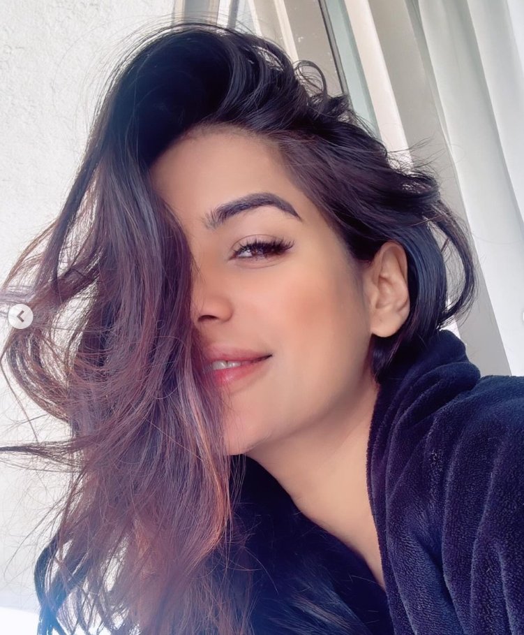 stanwar007's tweet photo. Poonam Pandey died of cervical cancer on 2 Feb 2024 at age of 32 as claimed on her Instagram by her manager.
"Cervical cancer is a growth of cells that starts in the cervix which is lower part of uterus that connects to the vagina"
#PoonamPandey #CervicalCancer #RIPPoonamPandey https://t.co/AwoXuhnJgX