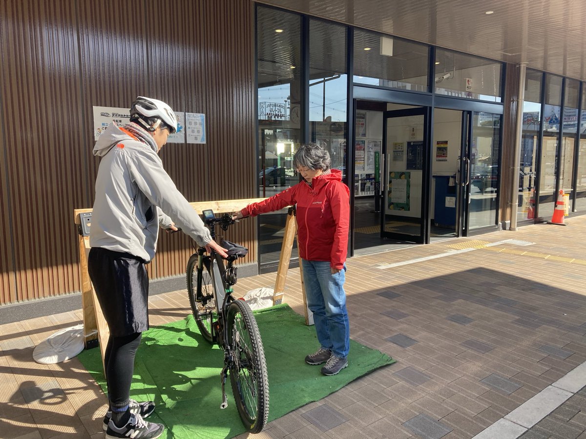 JRpandakuroshio's tweet photo. ／
駅でのEバイクの
レンタルサービスを開始☀️🚲
＼
紀伊田辺駅と白浜駅では事前予約すると、駅前にEバイクをお届けする新たなサービスを始めます❗️Eバイクで海🏖️の絶景を見ながらサイクリングを楽しんでね😊

詳しくは🔽

https://t.co/2xrbnfUyy5

#サイクルトレイン　#KMICH https://t.co/POM9ZNc8BG