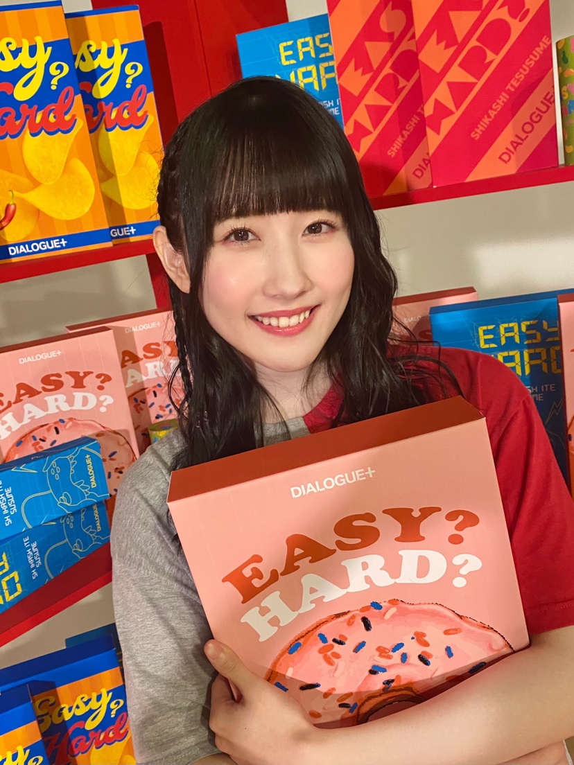 DIALOGUE_staff's tweet photo. 🍟イージー？ハード？しかして進めっ！🗽ジャケ写撮影ショッピングシリーズ🛒🍿

#ゆりにゃ 🩷

「よくできましたね　ランキングなんかどうでもよくない？」

🎳MV公開中💥
https://t.co/lzEDK4J6zN

#ダイアローグ #友崎くん #内山悠里菜 https://t.co/npSMtjaTVl
