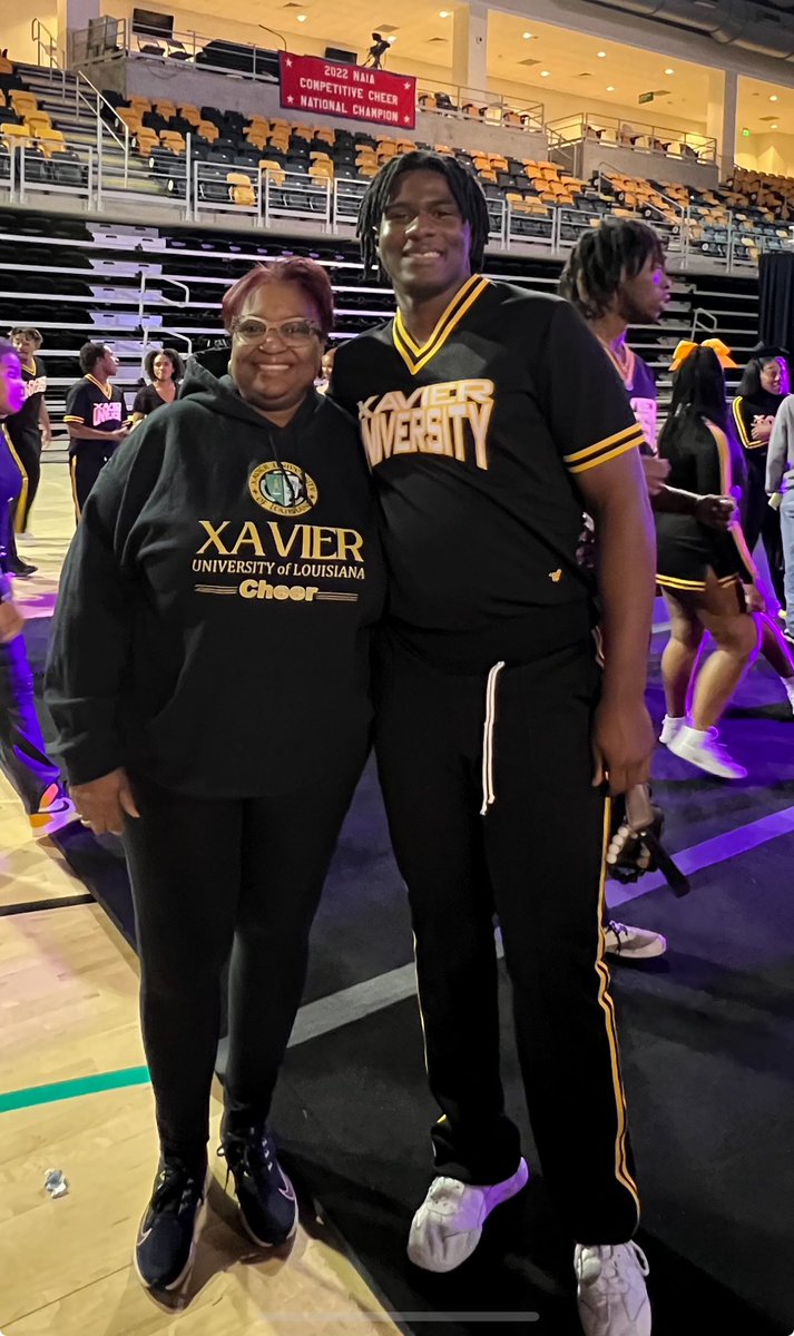 tspeed1022's tweet photo. 🖤💛🖤💛 https://t.co/EMv6mvXA2X