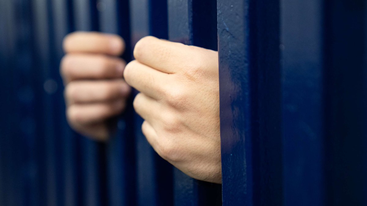 Un home denuncia un robatori de material de calefacció valorat en més de 20.000 € i cobra la indemnització de l'asseguradora

Però en realitat descobrim que tot aquest material ja l'havia venut anteriorment des de la seva botiga

El detenim a Manresa per estafa