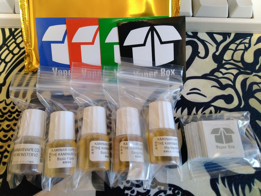 ero_nious's tweet photo. VaperBoxさん(@thevaperbox)でポチった最後の商品が届きました
試飲リキッドとミニステッカーでした
VaperBoxさんありがとうございました🙇 https://t.co/C67bFGRBUL