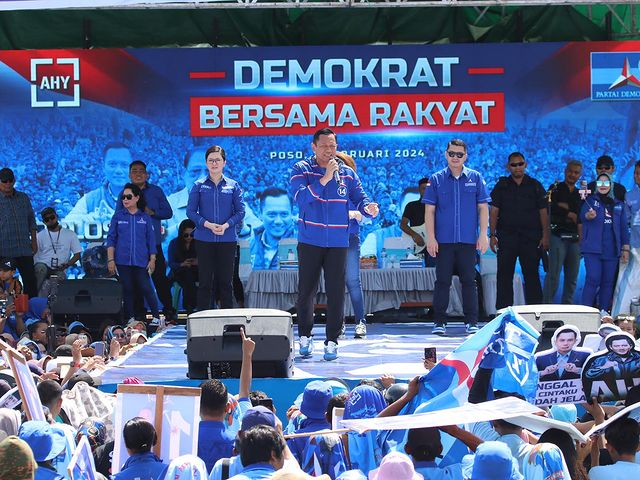 PDemokrat's tweet photo. Poso dibawah kepemimpinan Bupati Verna Inkiriwang cukup maju dan sejahtera. AHY mendengar sendiri, program BPJS yang direalisasikan hampir 99%. Belum lagi, ada santunan duka bagi masyarakat. Karena itu, AHY mendoakan semoga mbak Verna terpilih kembali dalam Pilkada tahun ini sebagai Bupati Poso, agar program-program pro rakyat yang dijalankan, bisa semakin besar dirasakan oleh masyarakat.