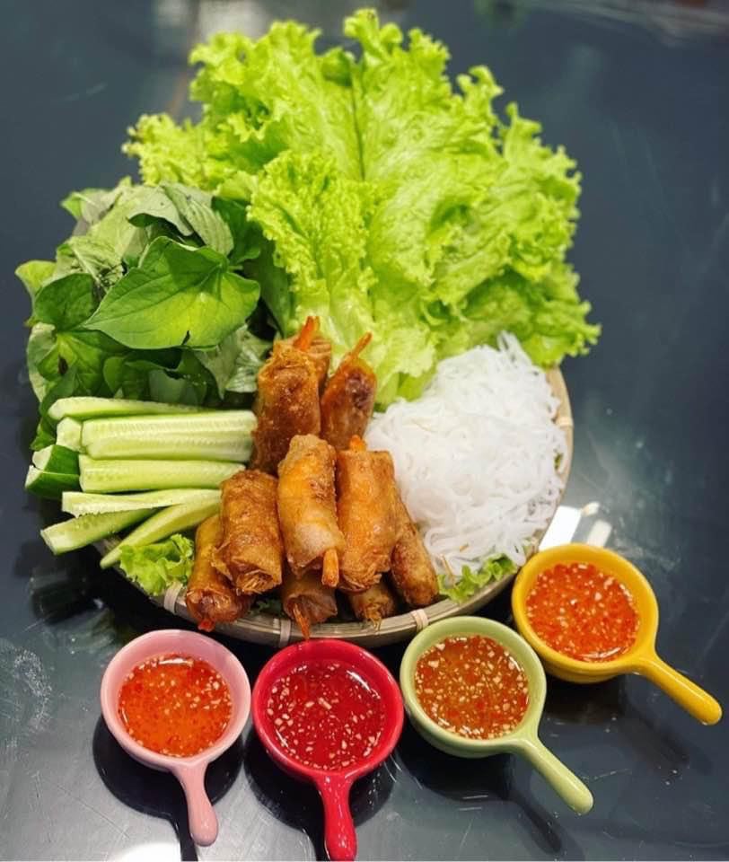 kingoffoodshow's tweet photo. សៃយ៉របង្គា រសជាតិឆ្ងាញ់ យកទៅបំពង ហើយជ្រលក់ជាមួ���ទឹកត្រីកោះកុង គឺរសជាតិខប់ៗចា😍😂👍🏻បង្គារធំល្អ បំពងហើយគឺស្រួយខ្ញោកតែម្តងចា

១គីឡុ45000 https://t.co/o5gaFXh0YN